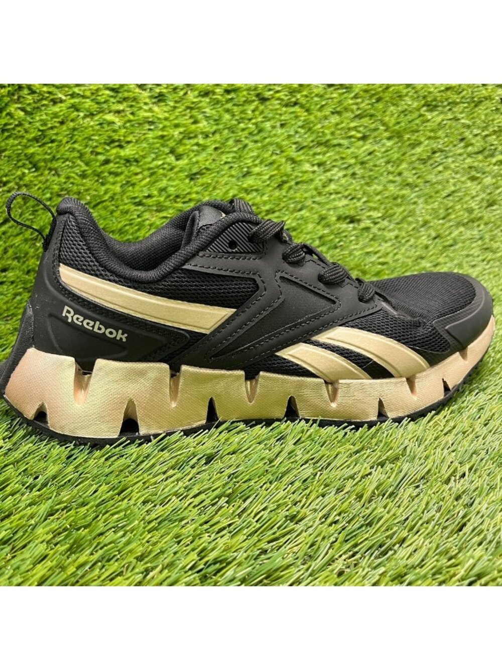 Reebok Zig Dynamica Womens Size 7.5 Black Gold Athletic Running Shoes Sneakers